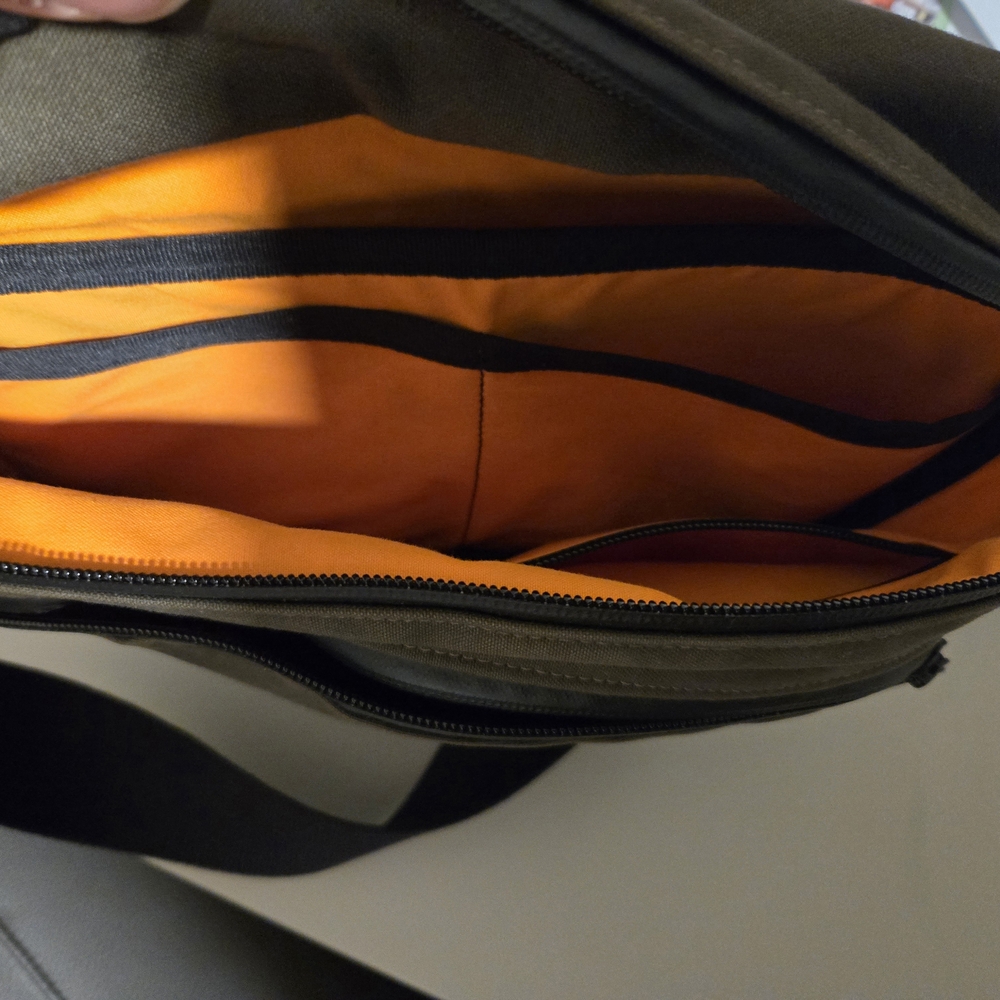 Trakke Largo Sling Olive: really nice high end look & feel - Picture 3 of 7